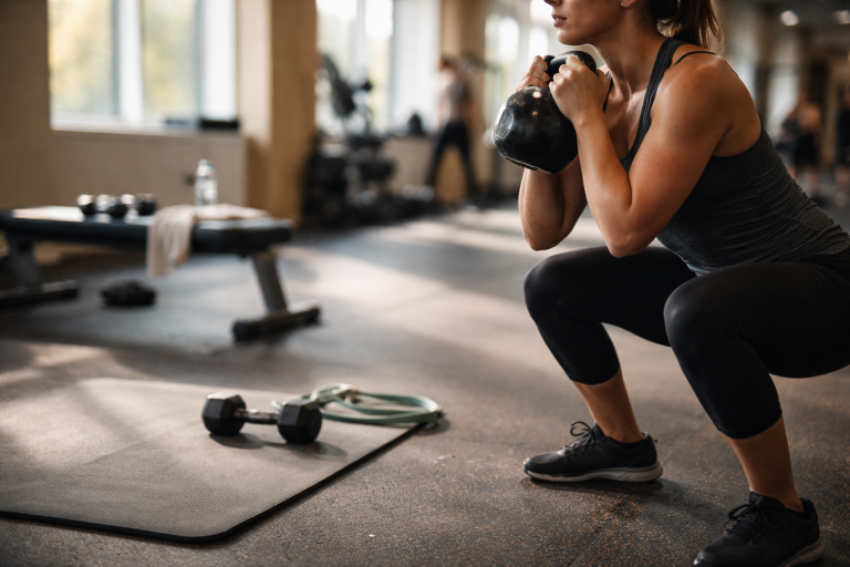 Trisets: guide til tri-sets med eksempler til hele kroppen